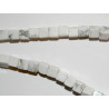 Perle Howlite blanche carrée 4mm. La perle