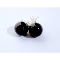 Boucles d'oreilles puces Grenat sur argent . La paire