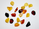 Perle Ambre rocaille chips multicolore. La perle