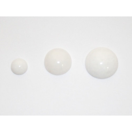 Cabochon Jade blanc rond. La pièce