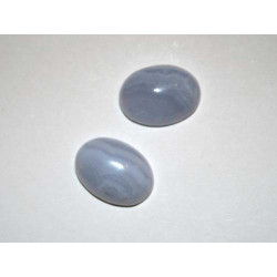 Cabochon Calcédoine bleue ovale 14x10mm. La pièce