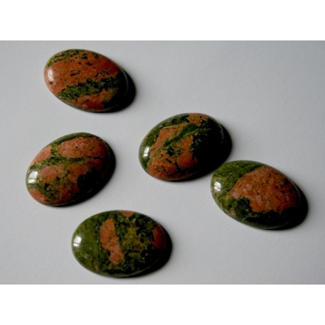 Cabochon Unakite ovale 14mm. La pièce