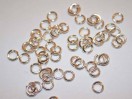 Anneau simple ouvert argenté 4mm. La pièce