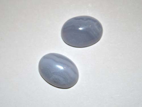 Cabochon Calc�doine bleue ovale 14mm. La pi�ce