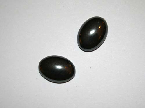 Cabochon H�matite ovale 14mm. La pi�ce